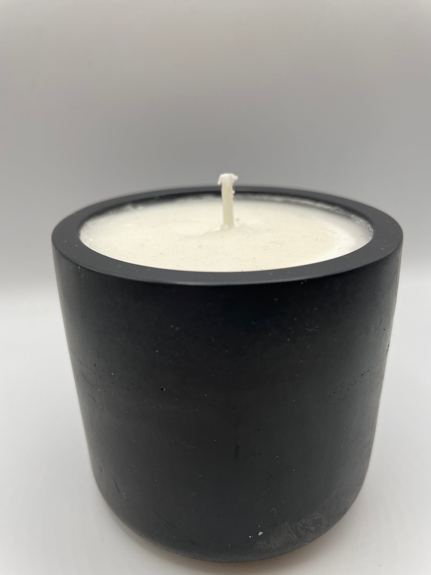 Black Eco-Resin Candle – Clean Lemon Soy Wax