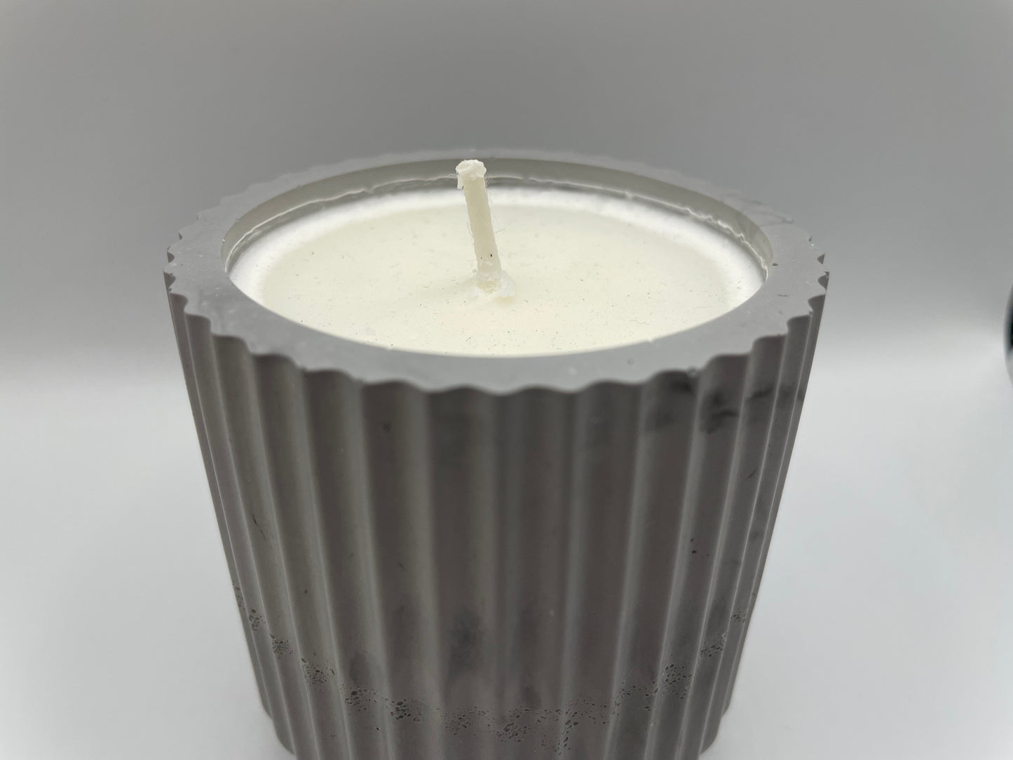 Grey Eco-Resin Candle – Clean Lemon Soy Wax