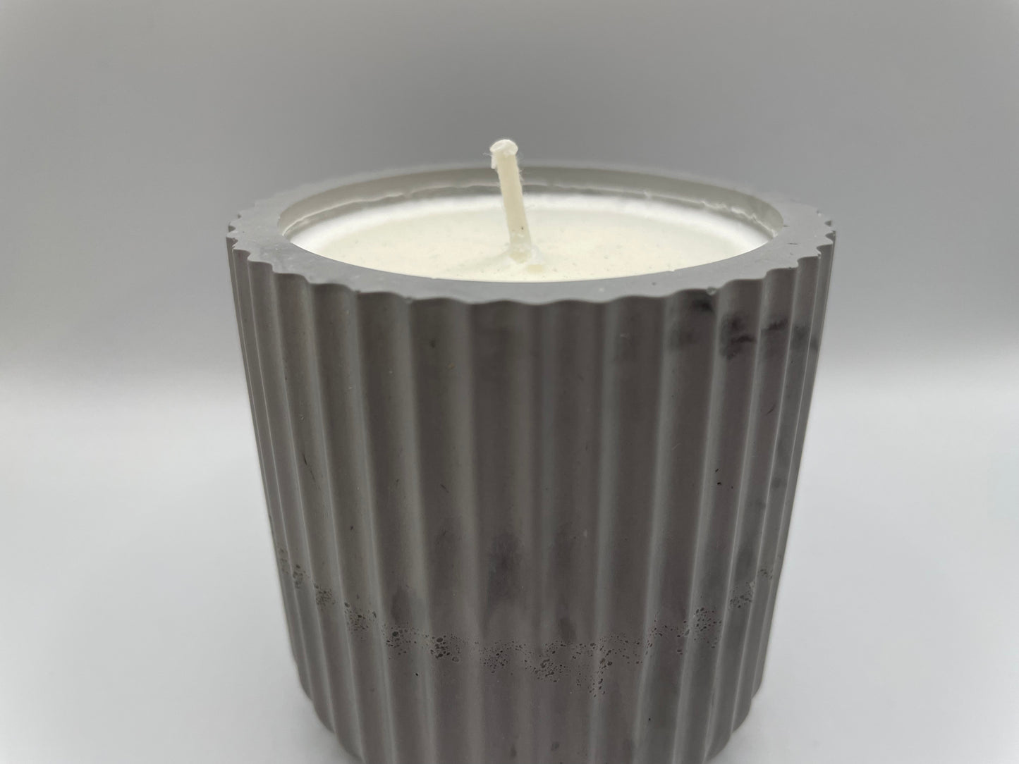 Grey Eco-Resin Candle – Clean Lemon Soy Wax
