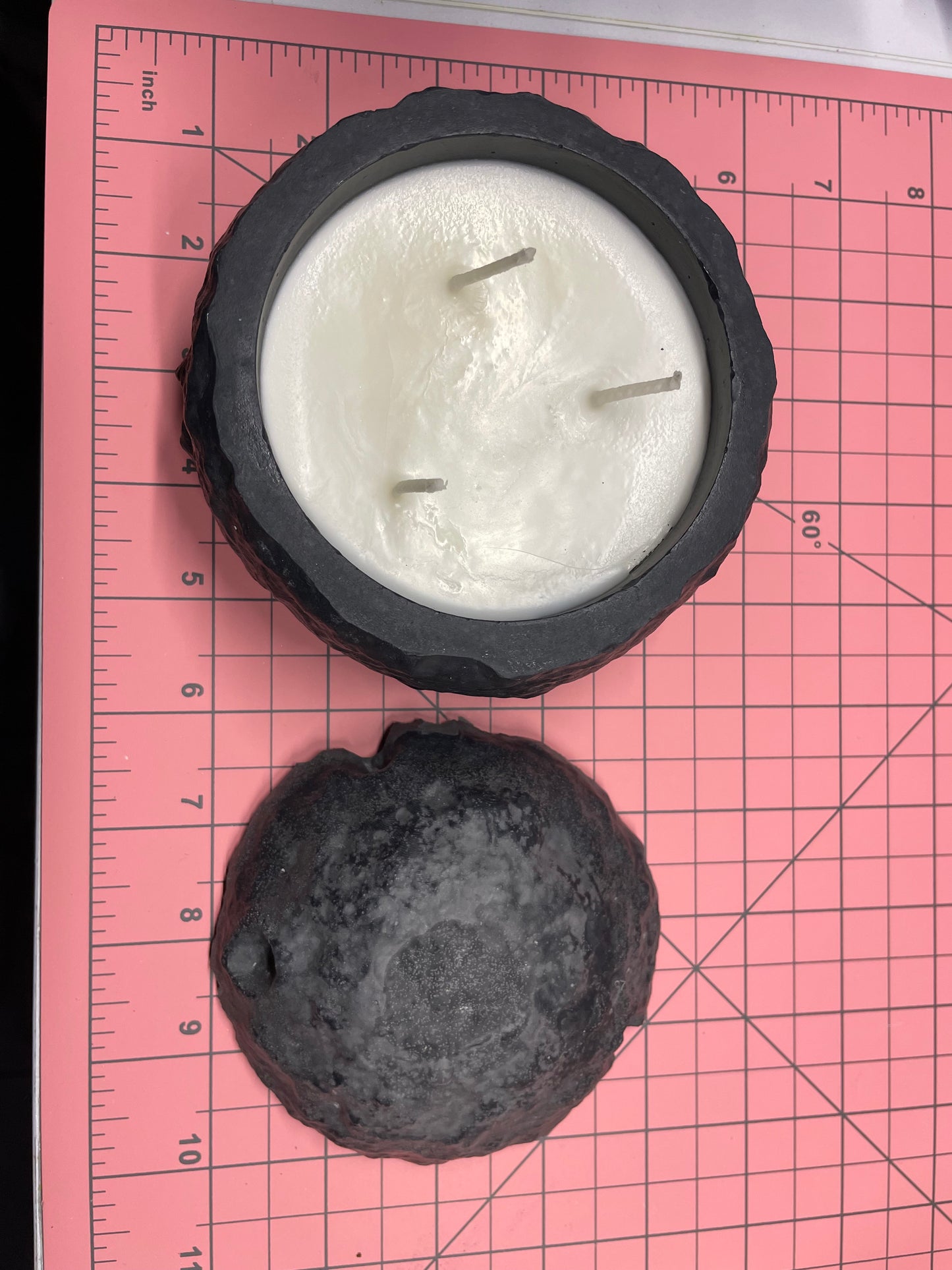 Black Planet Candle – Clean Lemon Soy Wax