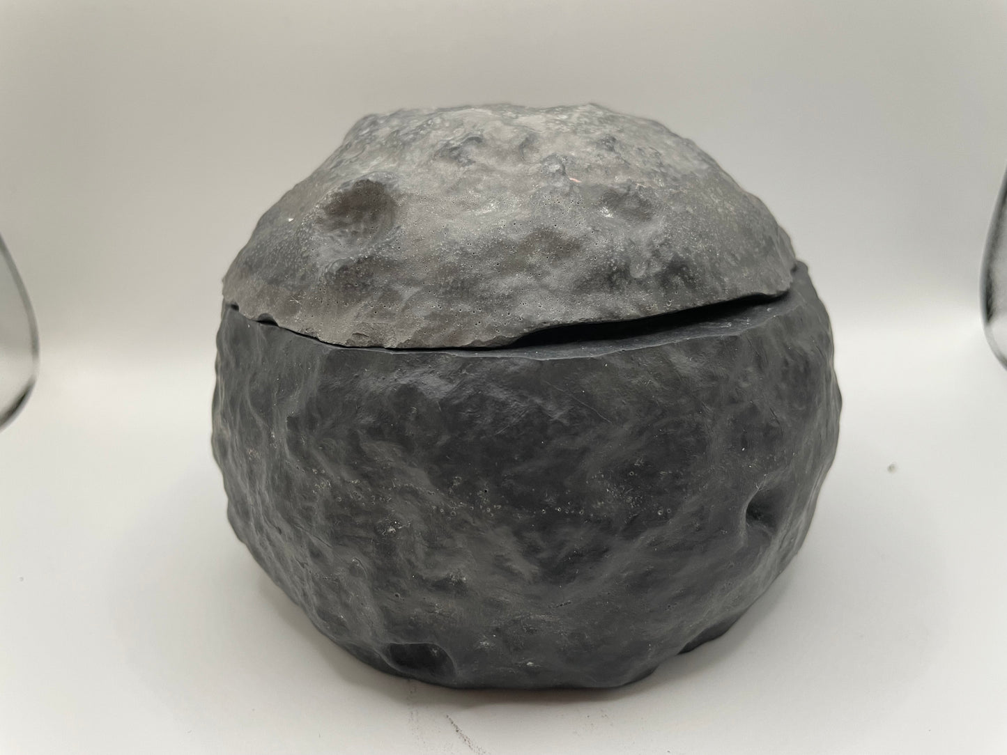 Black Planet Candle – Clean Lemon Soy Wax