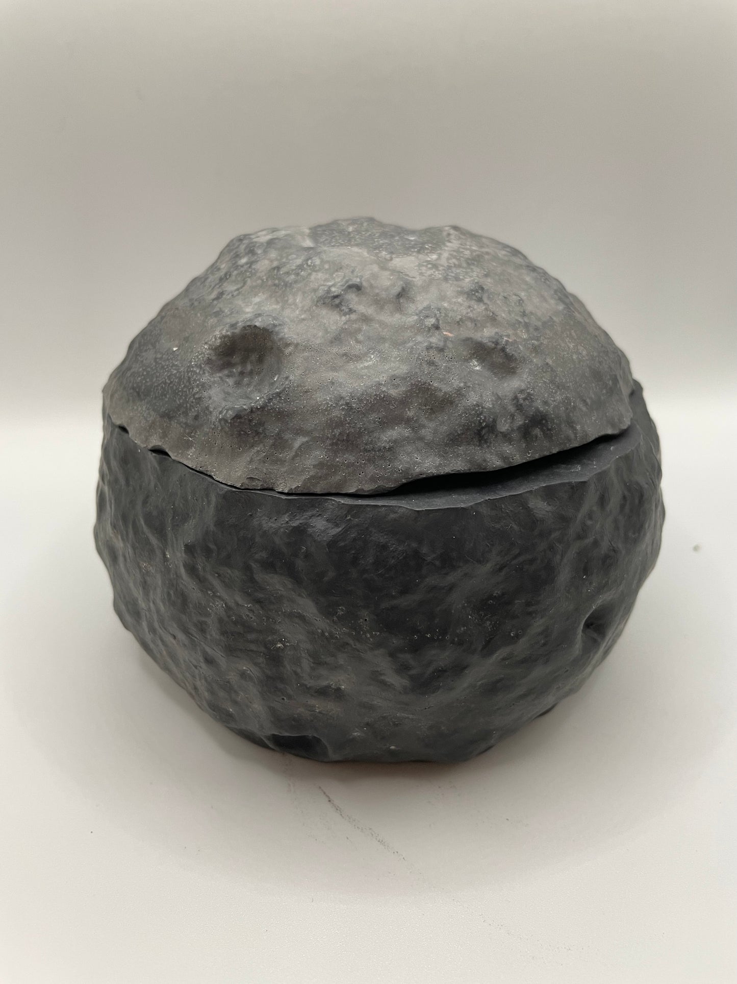 Black Planet Candle – Clean Lemon Soy Wax