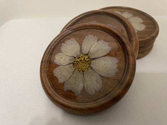 Wooden Coaster Set with Dried Flowers and Resin Finish (Set of 5)