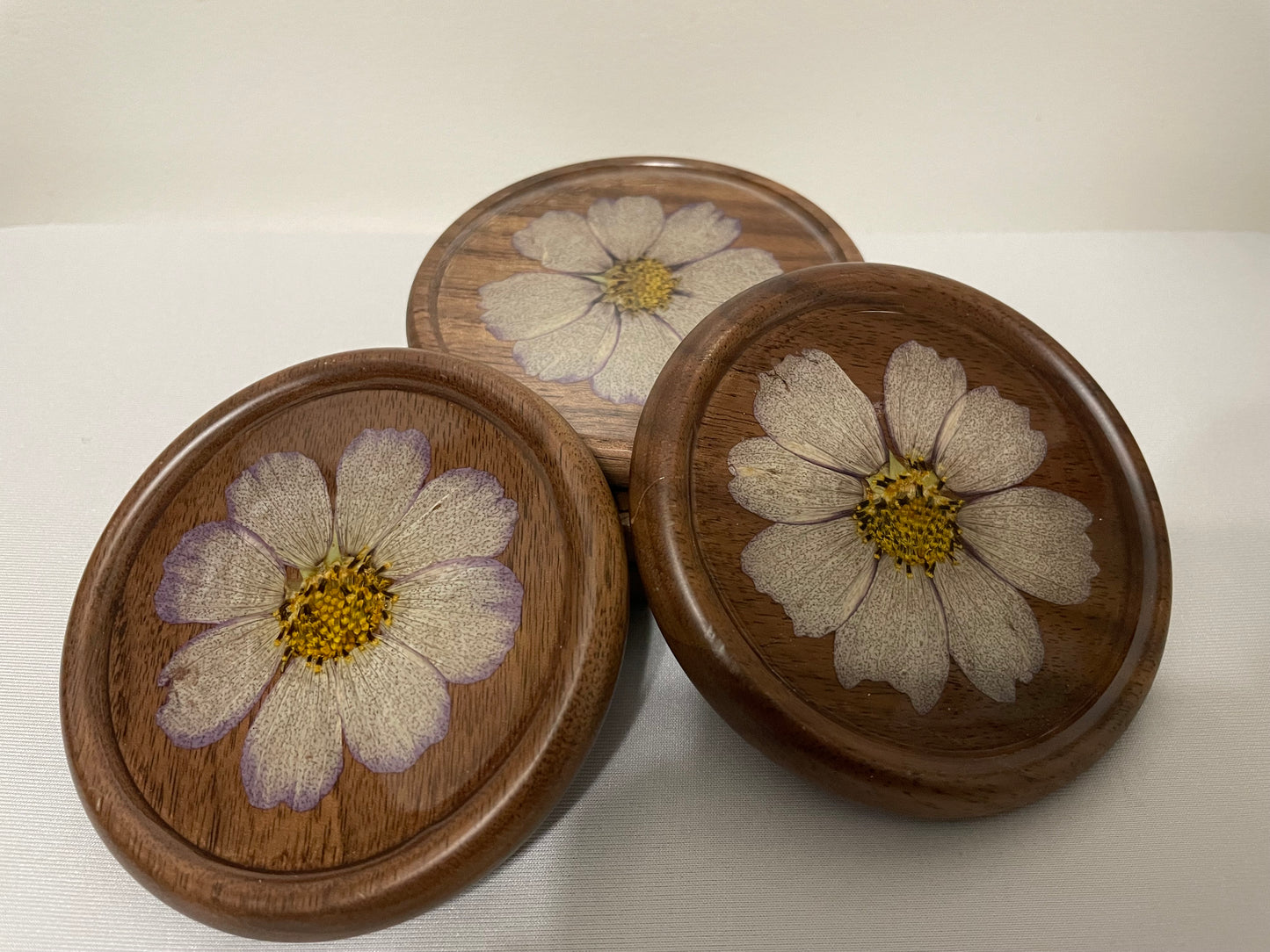 Wooden Coaster Set with Dried Flowers and Resin Finish (Set of 5)