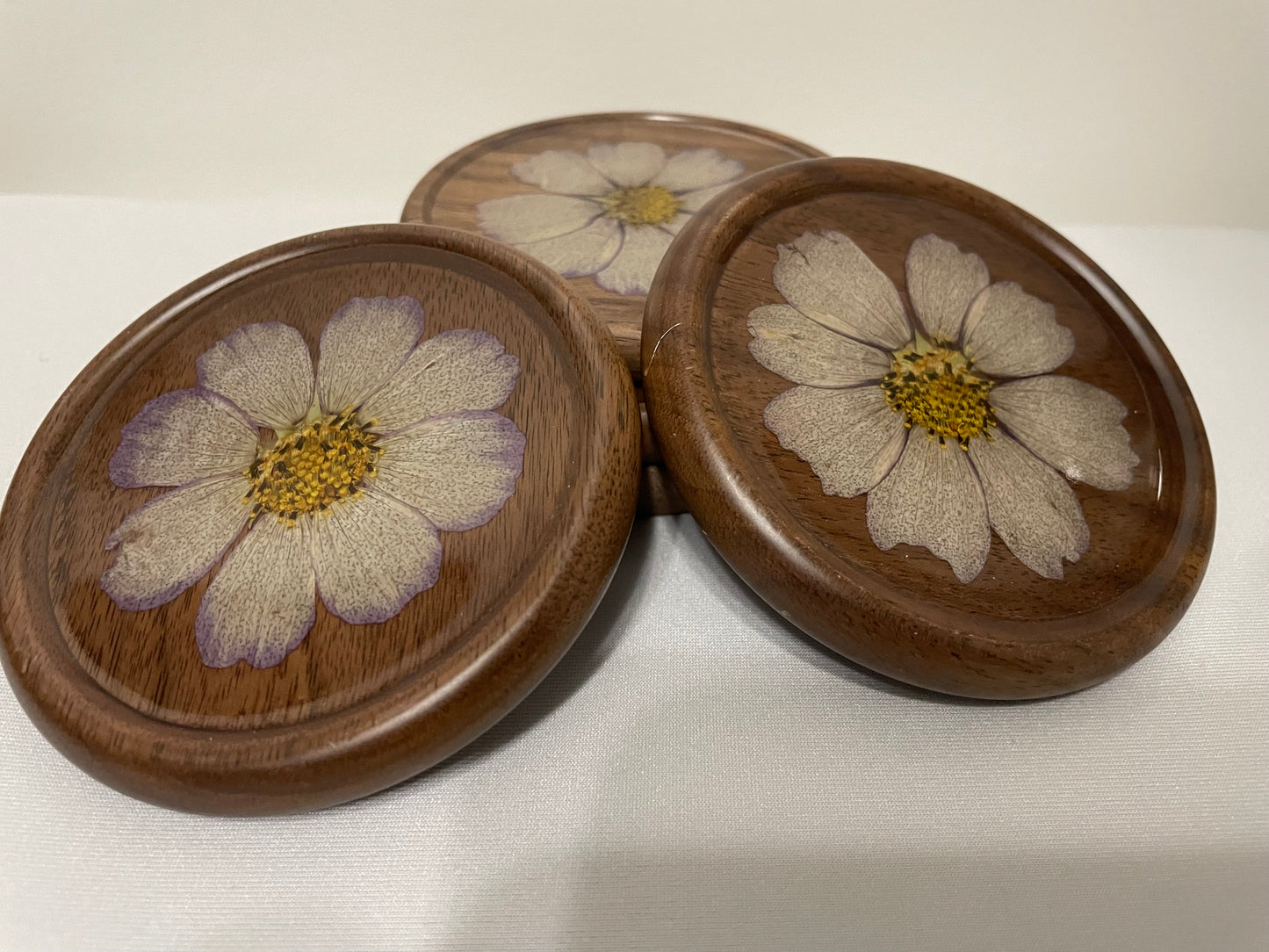Wooden Coaster Set with Dried Flowers and Resin Finish (Set of 5)