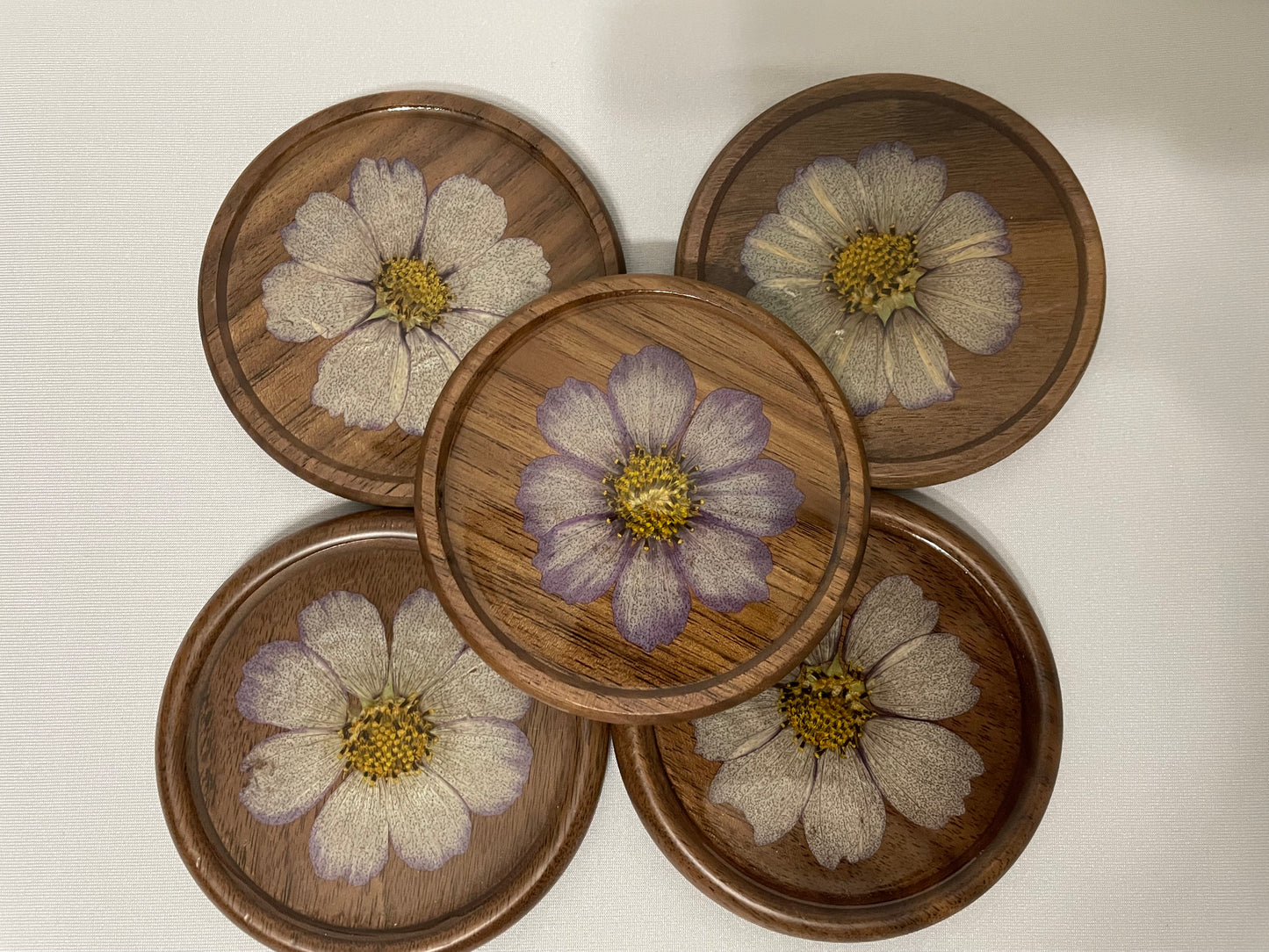 Wooden Coaster Set with Dried Flowers and Resin Finish (Set of 5)
