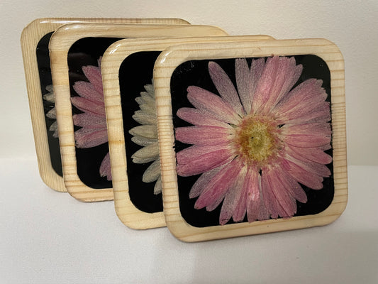 Wooden Coaster Set with Dried Flowers and Resin Finish (Set of 4)