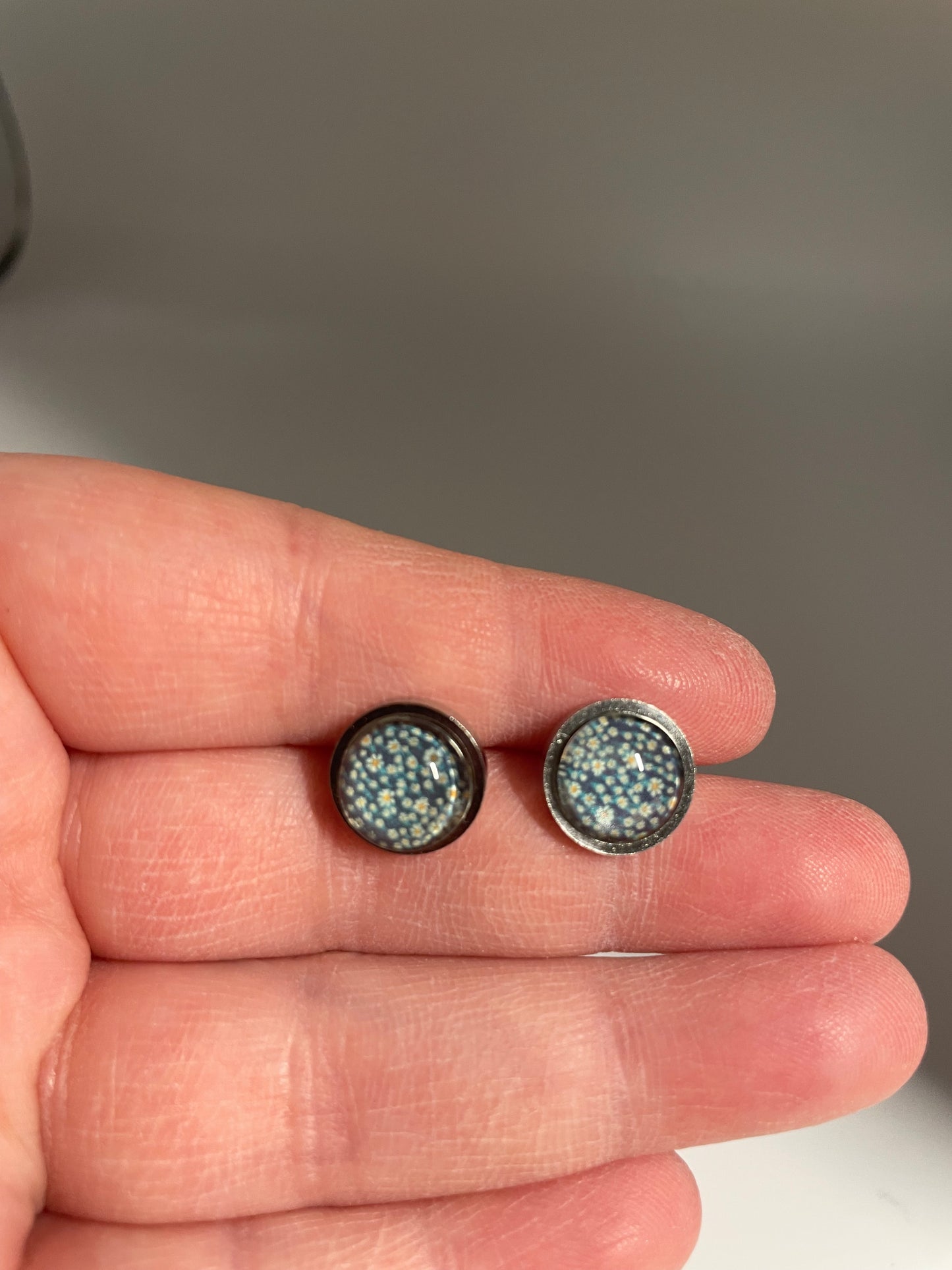 Mini Daisy Glass Cabochon Stud Earrings – Stainless Steel
