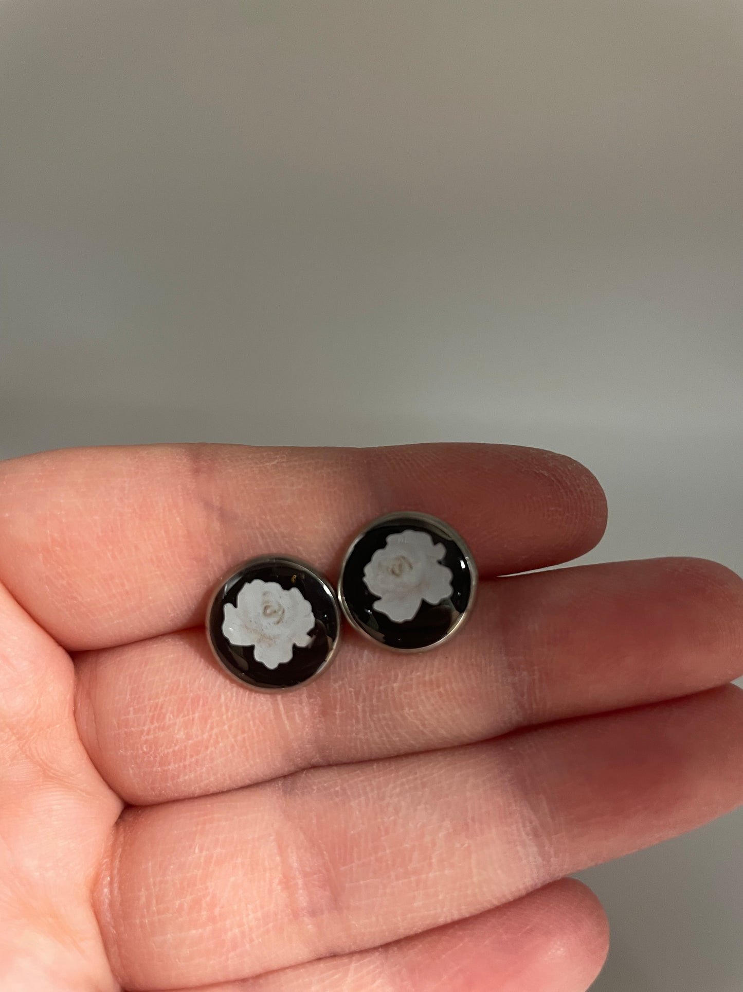 Black & White Floral Stud Earrings-Stainless Steel