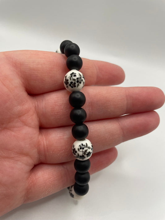 Black and White Floral Beaded Bracelet
