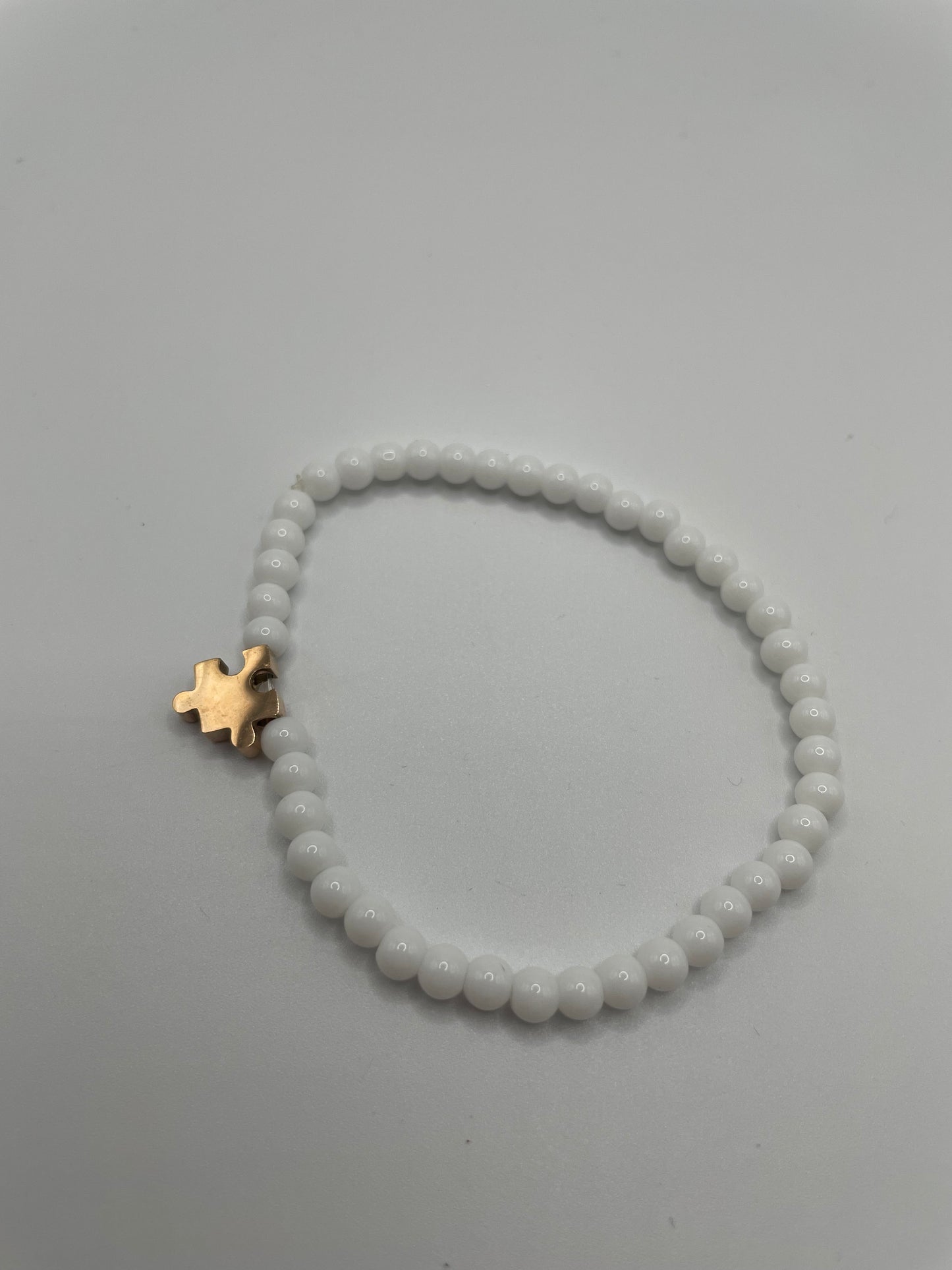 White Beaded Bracelet with Rose Gold Puzzle Charm