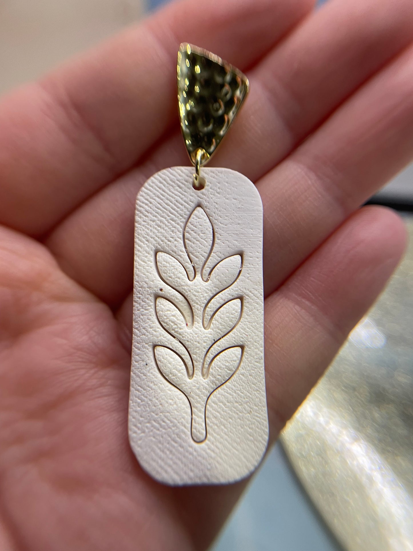 Marilyn : blanches - Bouton d'oreille or