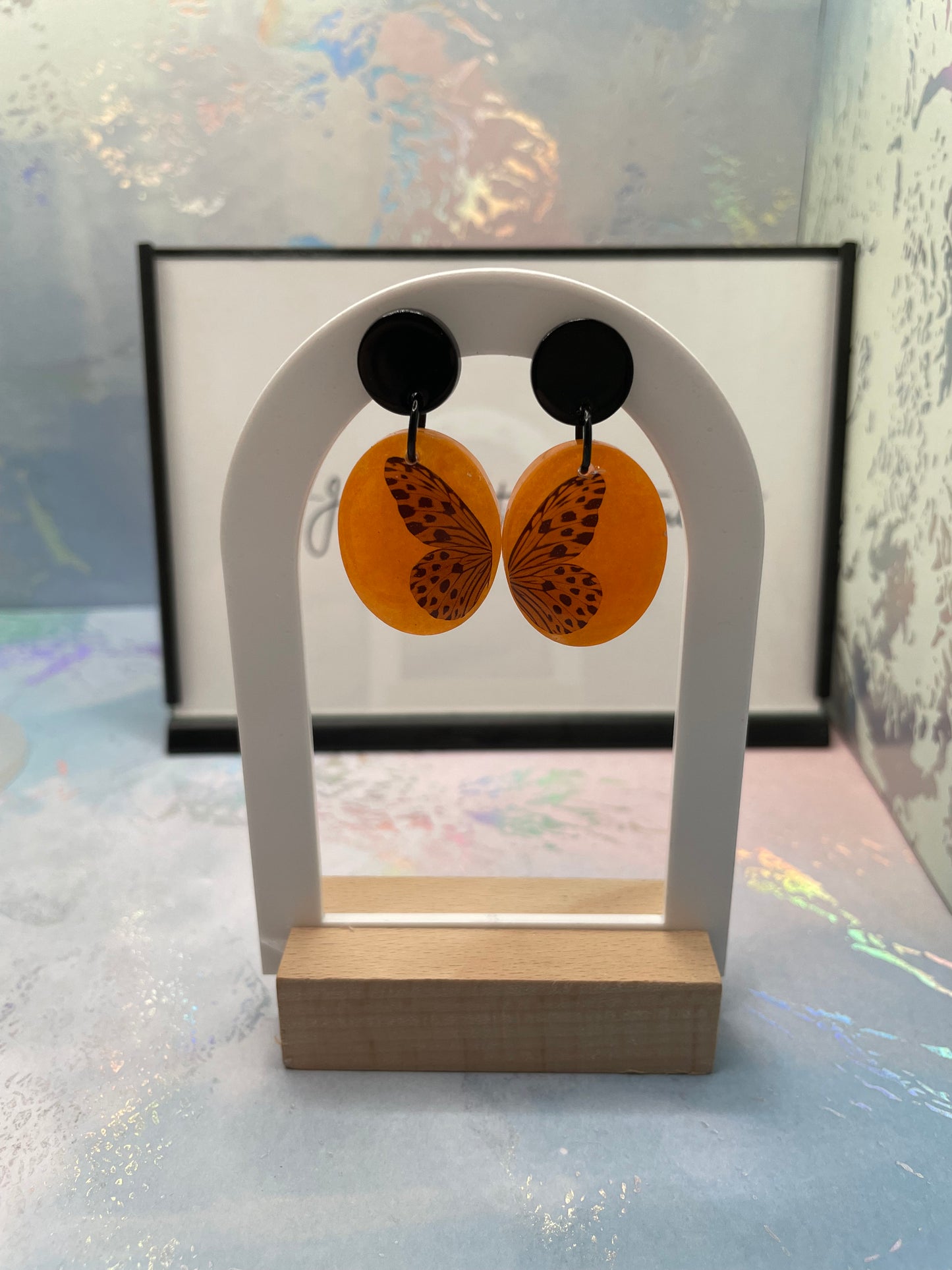 Boucles d'oreilles ovales oranges+papillons - SANS NICKEL
