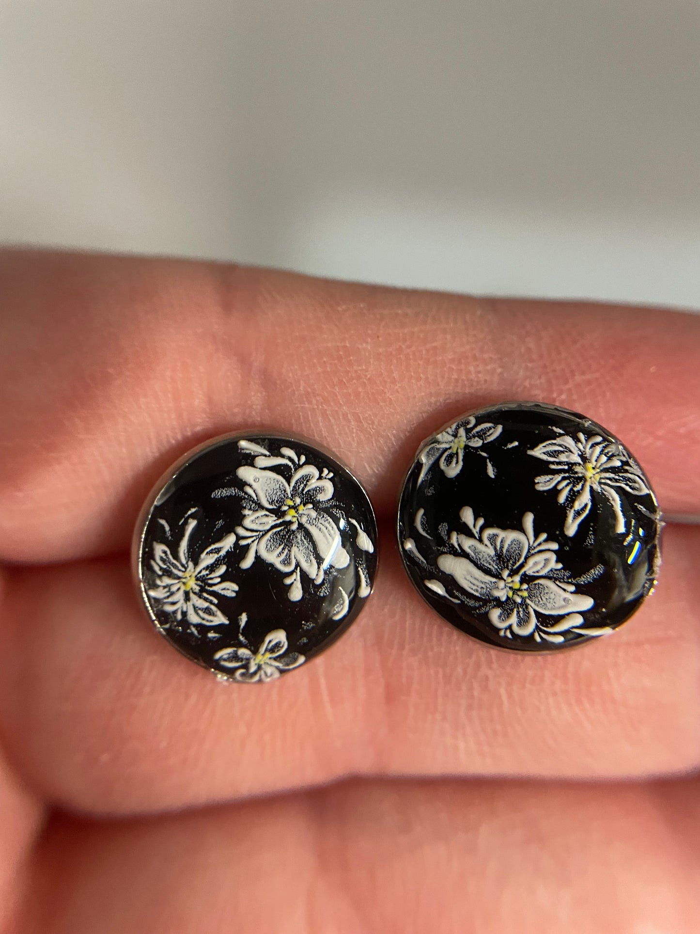 Black Floral Stud Earrings-Stainless Steel