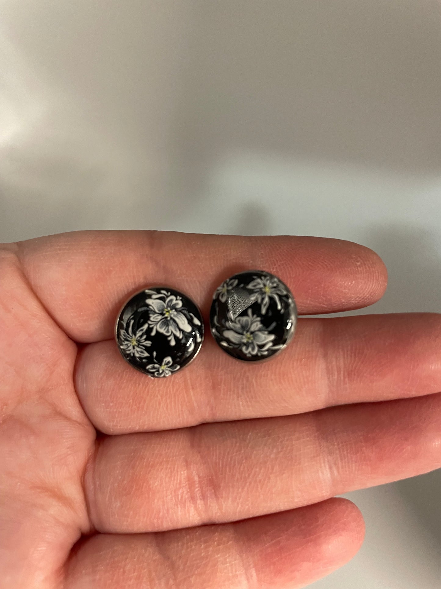 Black Floral Stud Earrings-Stainless Steel