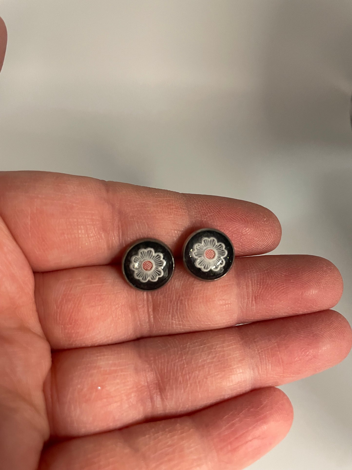 Black Daisy Stud Earrings-Stainless Steel