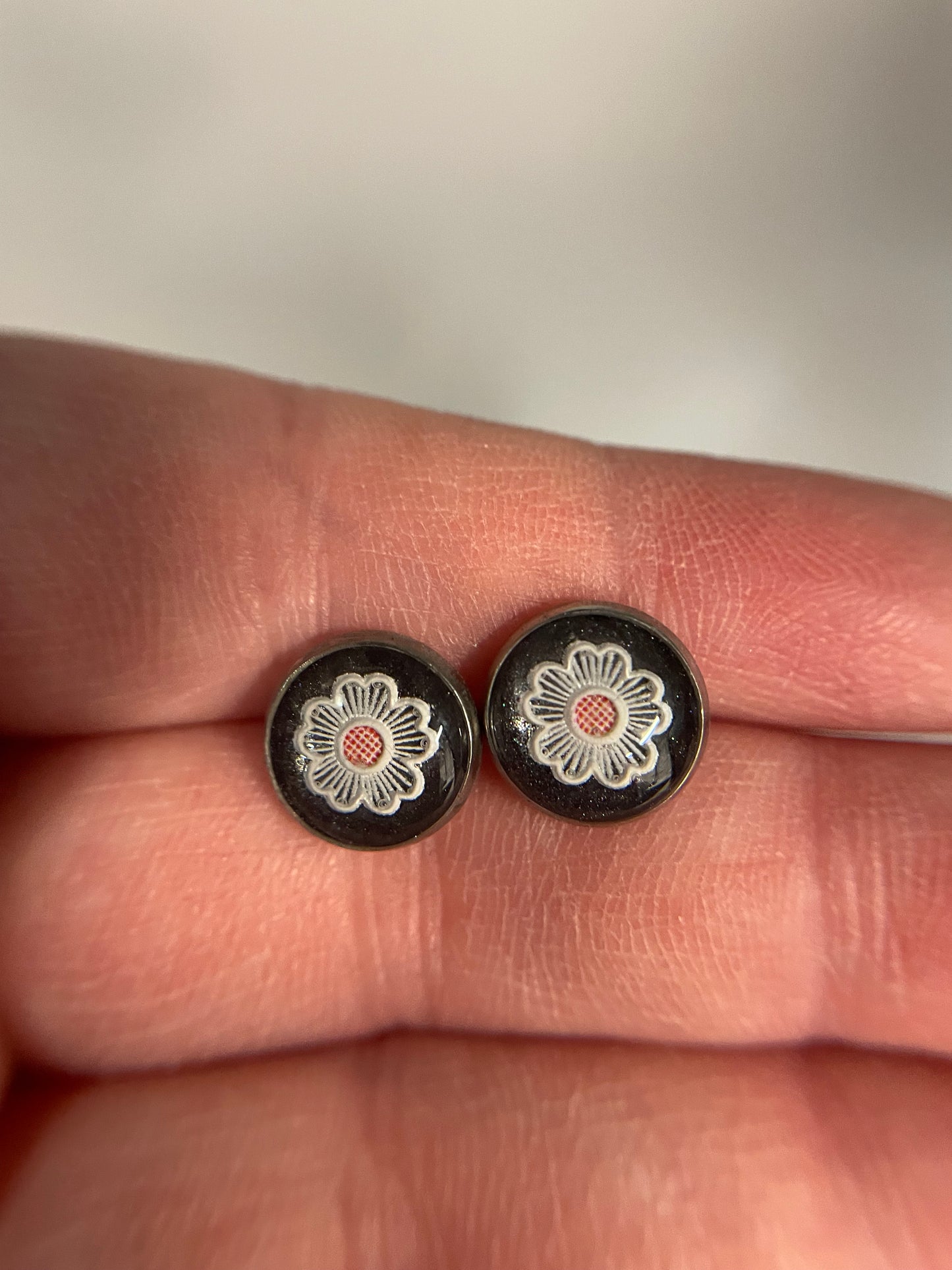 Black Daisy Stud Earrings-Stainless Steel