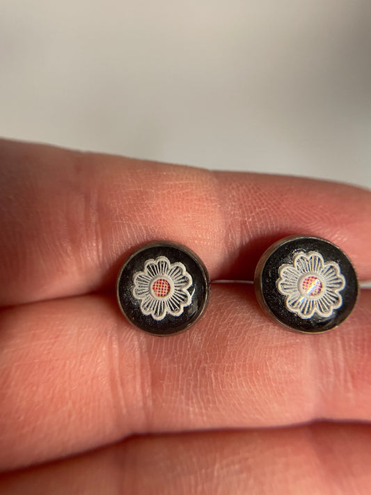 Black Daisy Stud Earrings-Stainless Steel