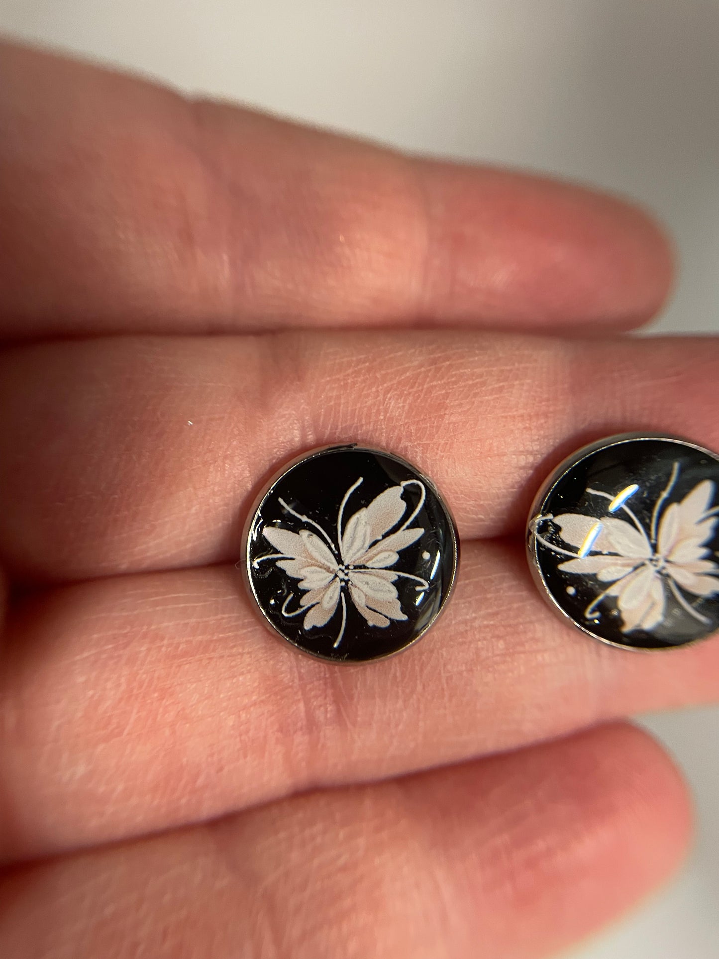 White Flower on Black Stud Earrings-Stainless Steel