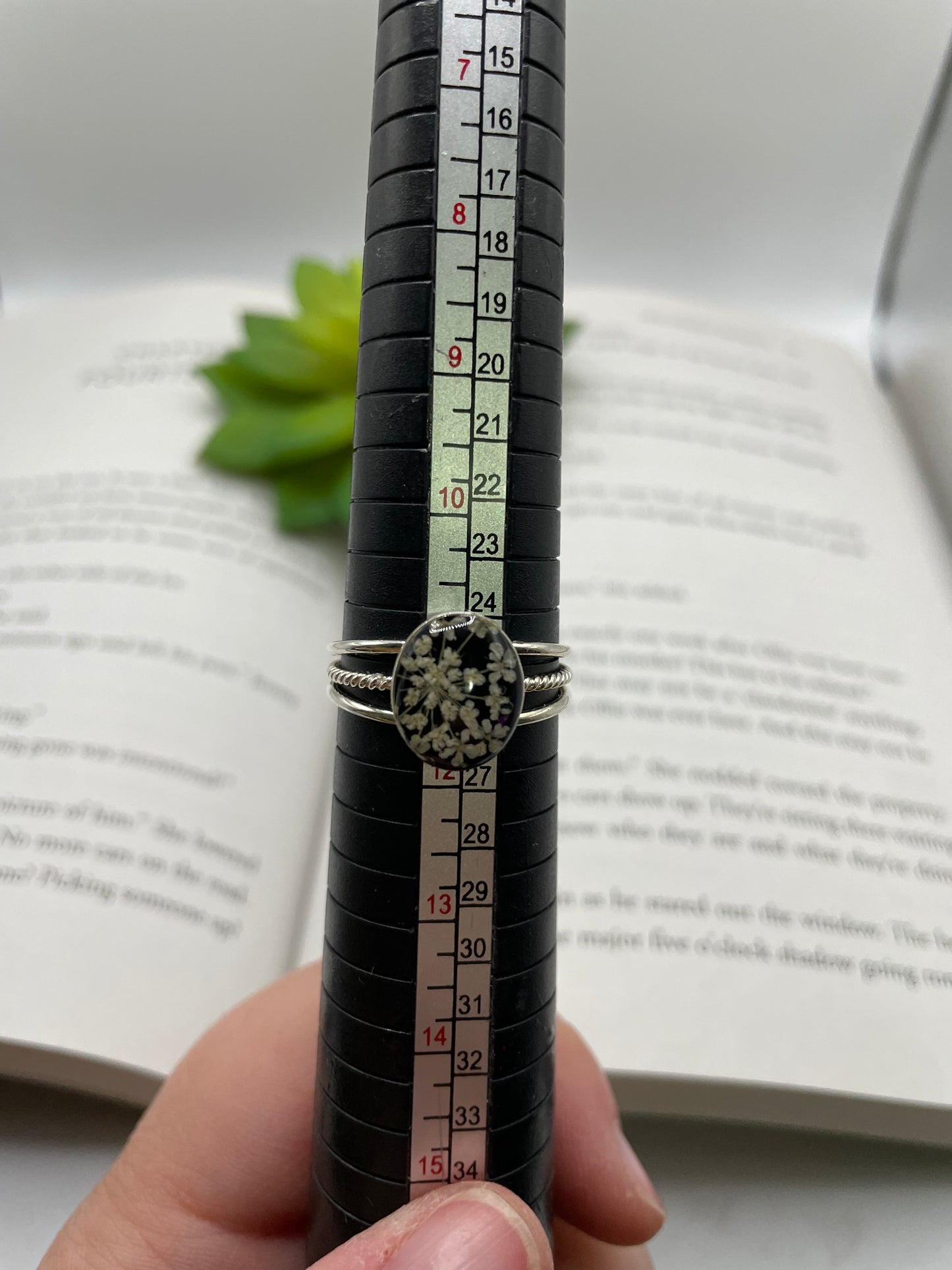 White Queen Anne’s Lace Oval Triple Band Ring-Size 11US