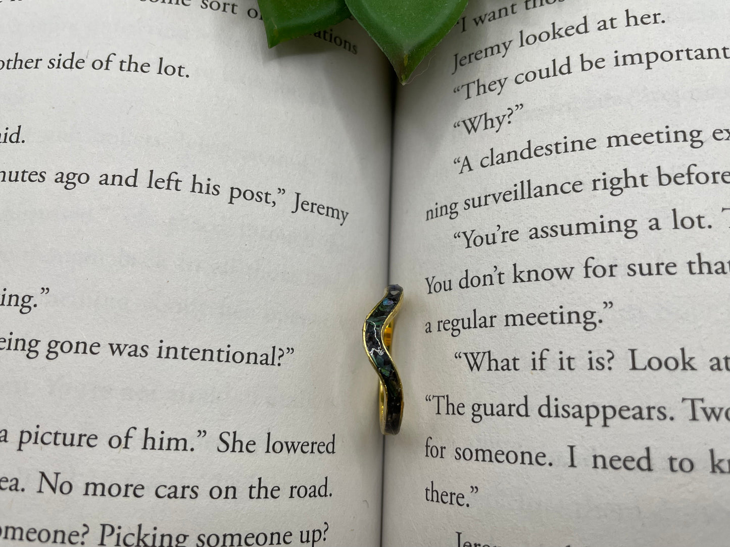 Gold Wave Shell Band Ring-Size 11US