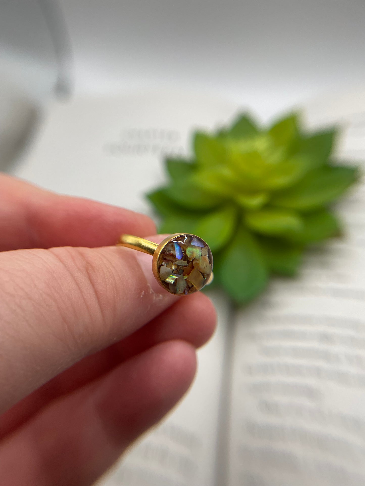 Round Shell Gold Ring-Size 7US