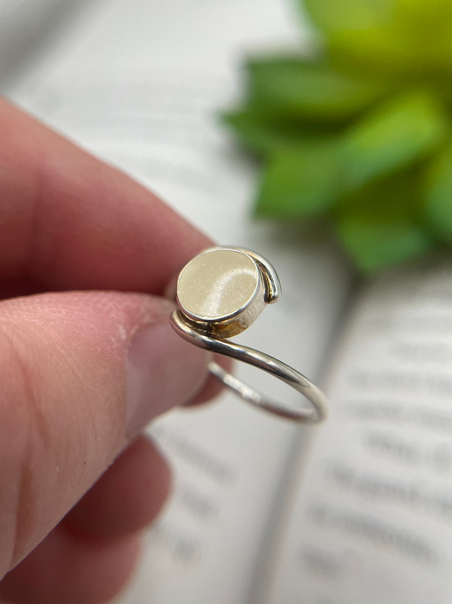 Sterling Silver White Glitter Ring – Size 8½ US