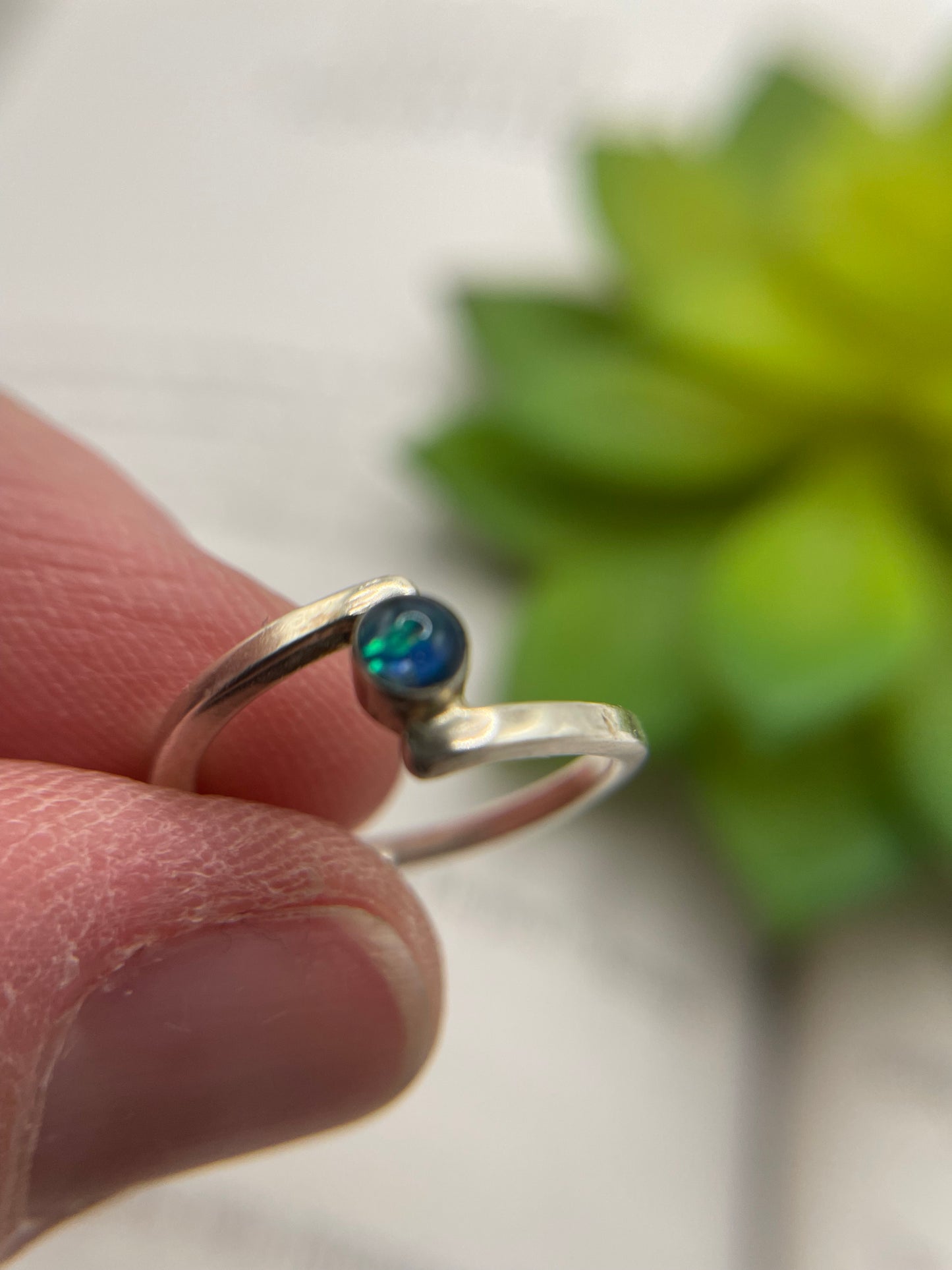 Collet Round Silver Ring with blue Shell - Size 4 1/2 US