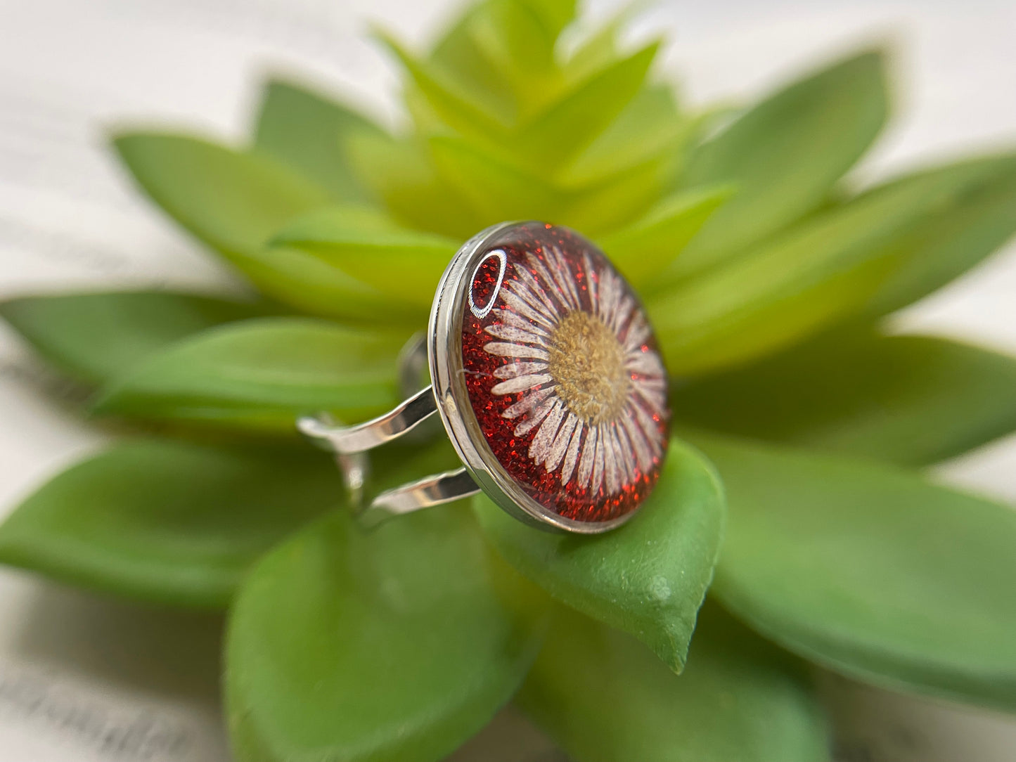 Pressed Daisy Resin Ring – Stainless Steel (Adjustable)