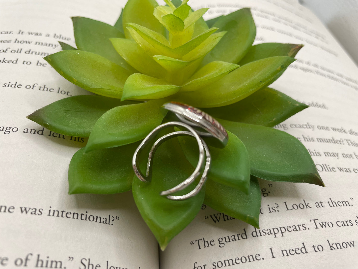Pressed Daisy Resin Ring – Stainless Steel (Adjustable)