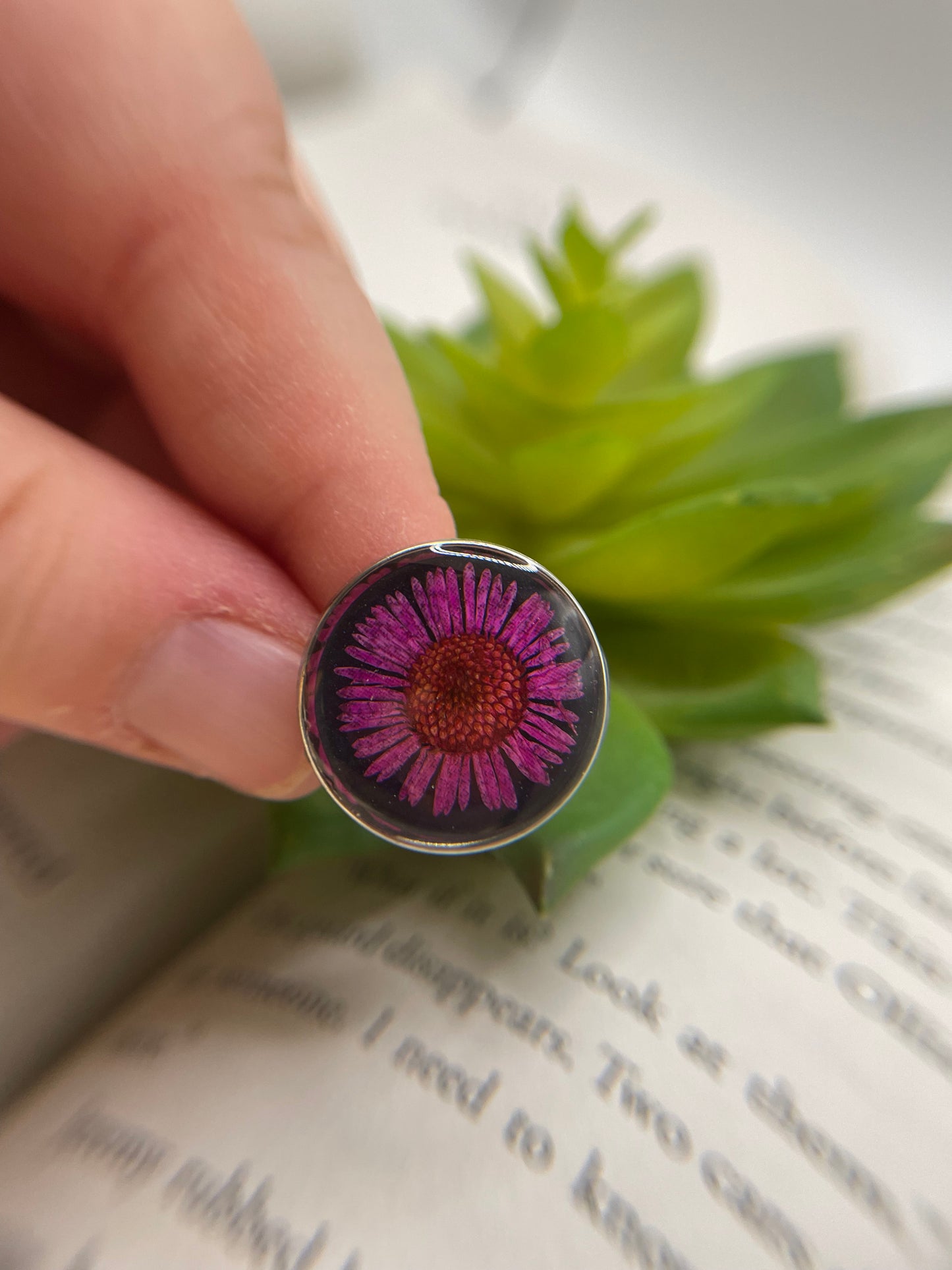 Pressed Daisy Resin Ring – Stainless Steel (Adjustable)