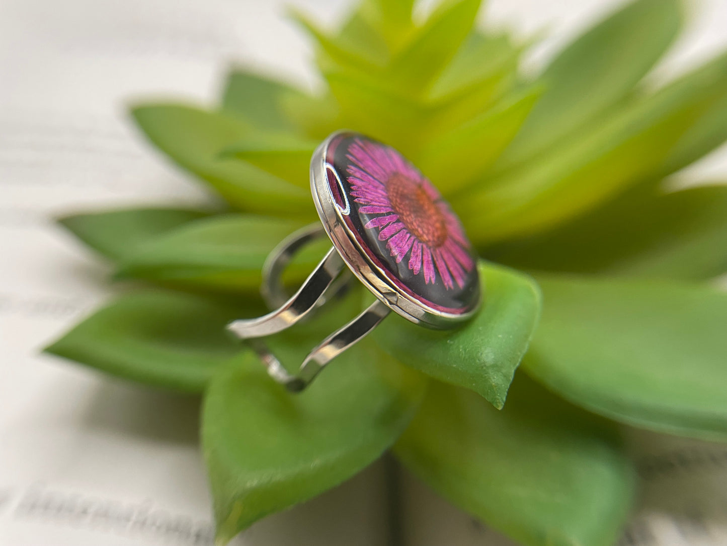 Pressed Daisy Resin Ring – Stainless Steel (Adjustable)