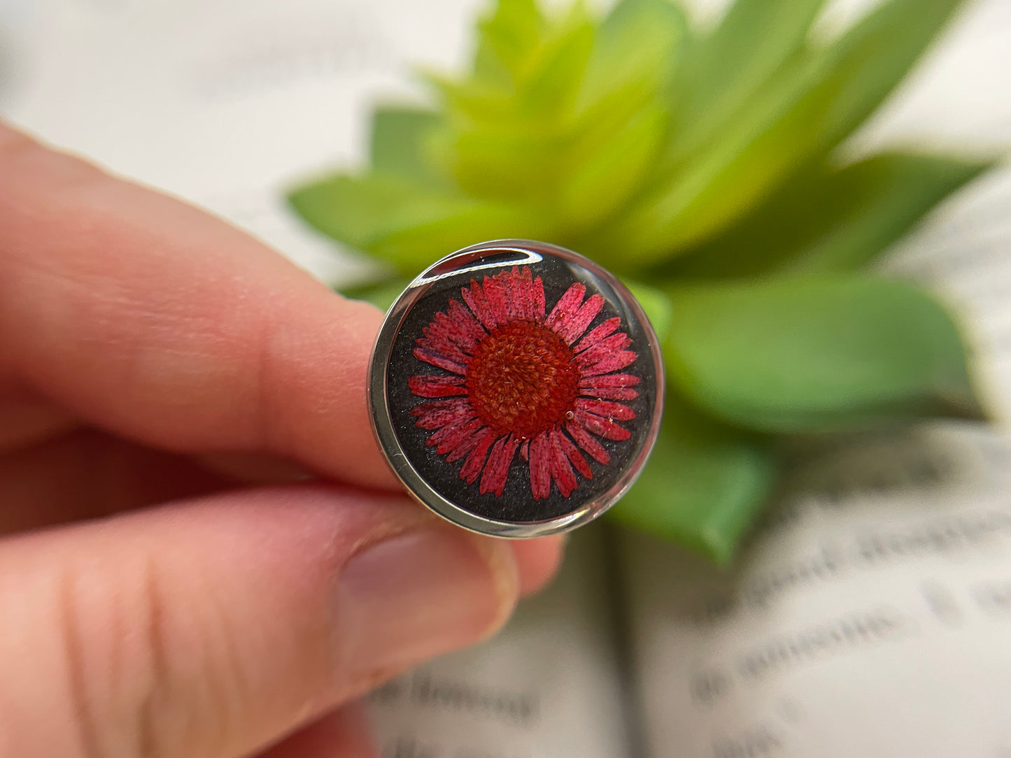 Pressed Daisy Resin Ring – Stainless Steel (Adjustable)
