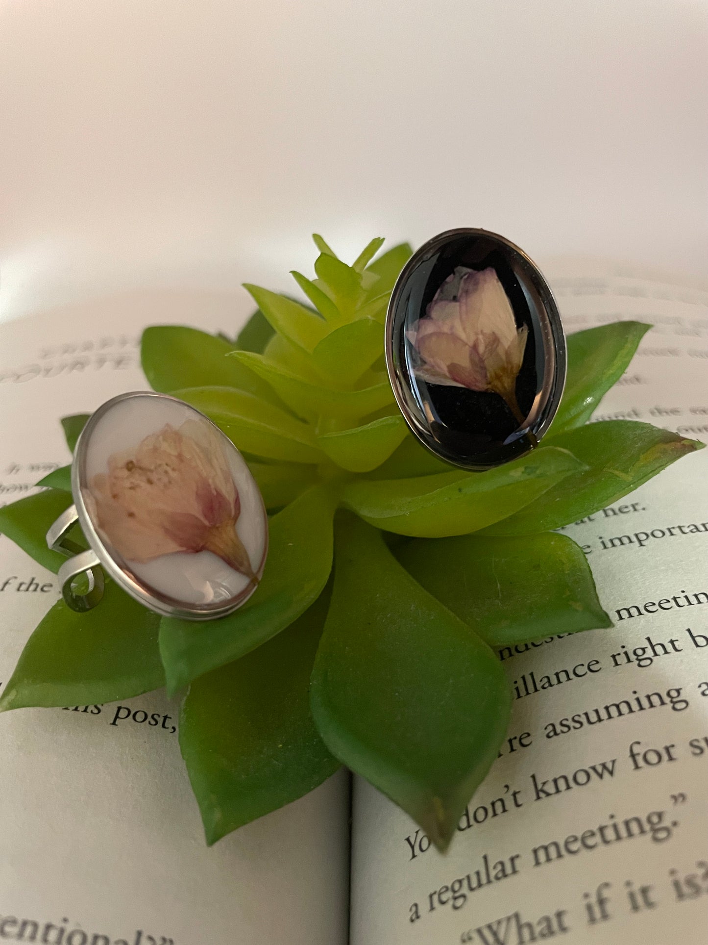 Bague ovale fleur de cerisier – acier inoxydable (ajustable)