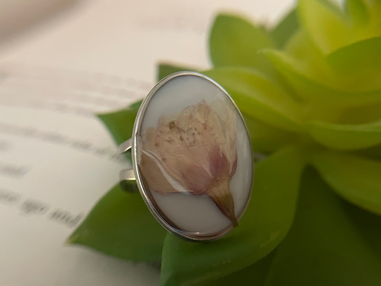 Bague ovale fleur de cerisier – acier inoxydable (ajustable)