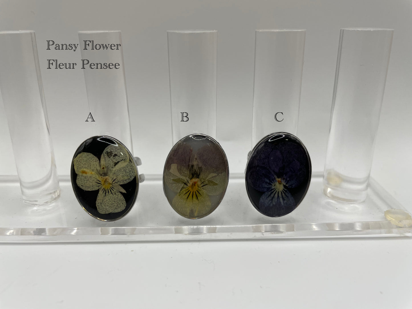 Bague fleur pensée ovale – acier inoxydable (ajustable)