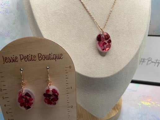 Pink Seashell Oval Necklace & Earrings Set – Gold Tone Stainless Steel