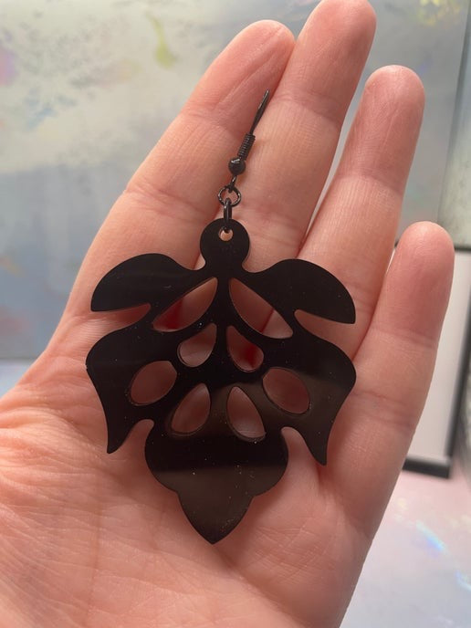 Boucles d'oreilles à grandes feuilles noir