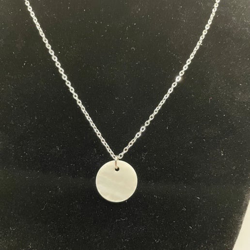 White 1.5cm Shell Pendant Necklace , 18''Silver Chain – Nickel Free