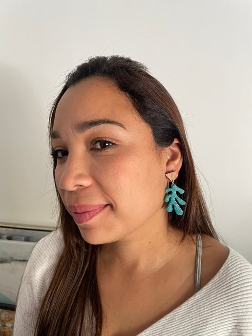 Léa : sarcelle + bouton d'oreille bois triangle -Acier inoxydable