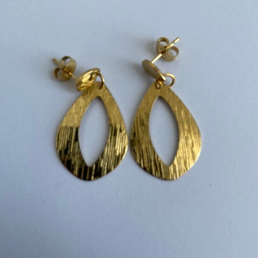 Golden Grace β Stainless Steel Textured Teardrop Earrings
