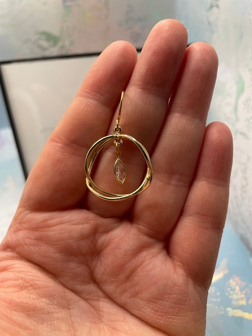 Boucles d'oreilles cercles dorées avec zircone – SANS NICKEL