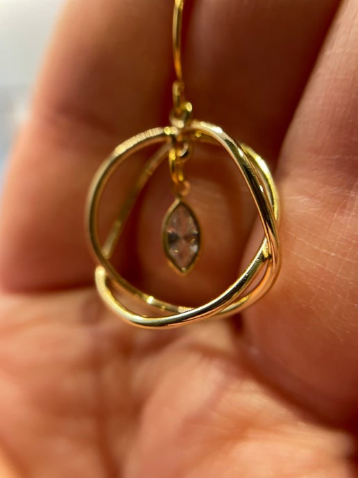 Boucles d'oreilles cercles dorées avec zircone – SANS NICKEL