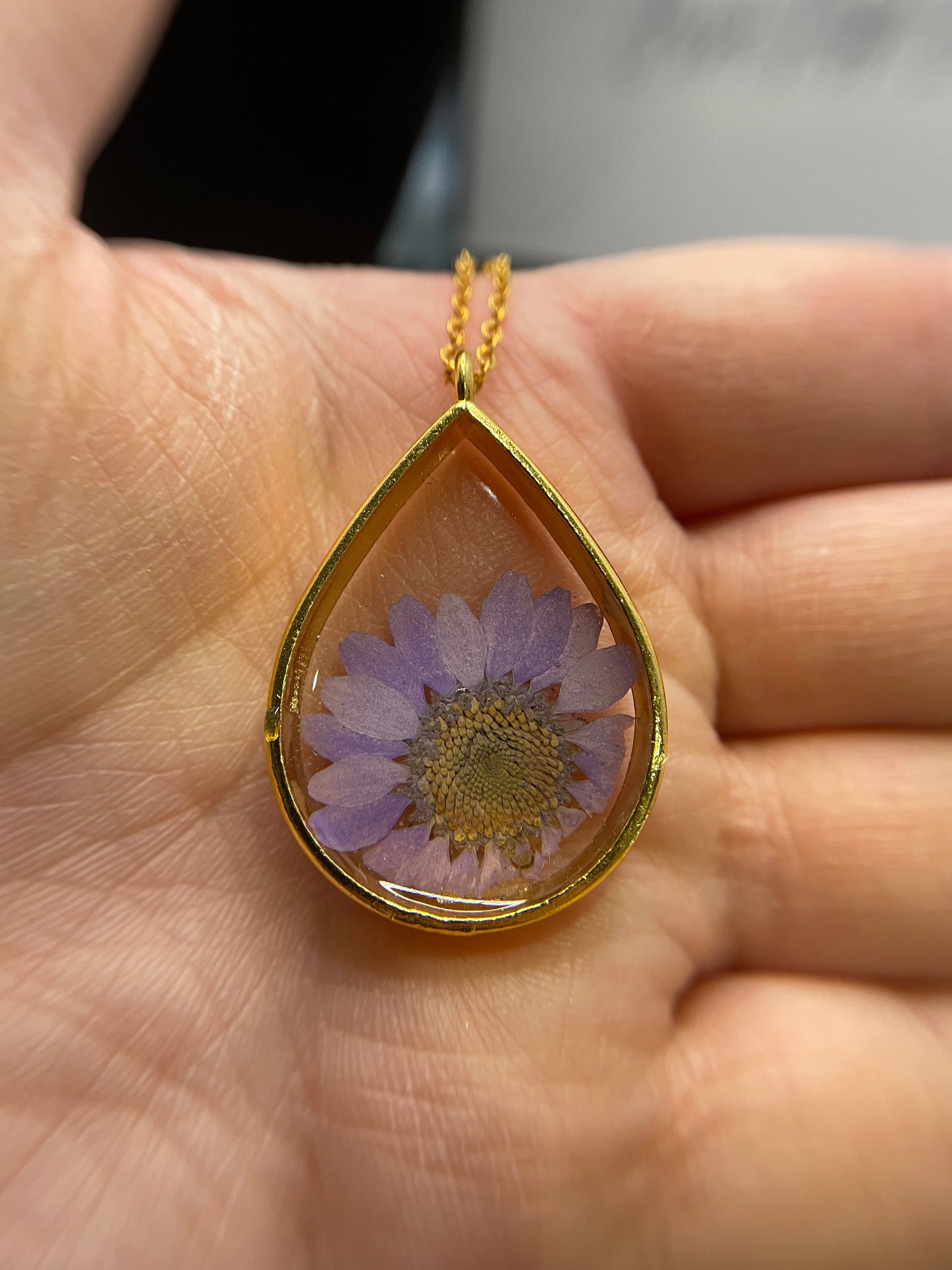 Purple Daisy In Teardrop 25''-Nickel Free