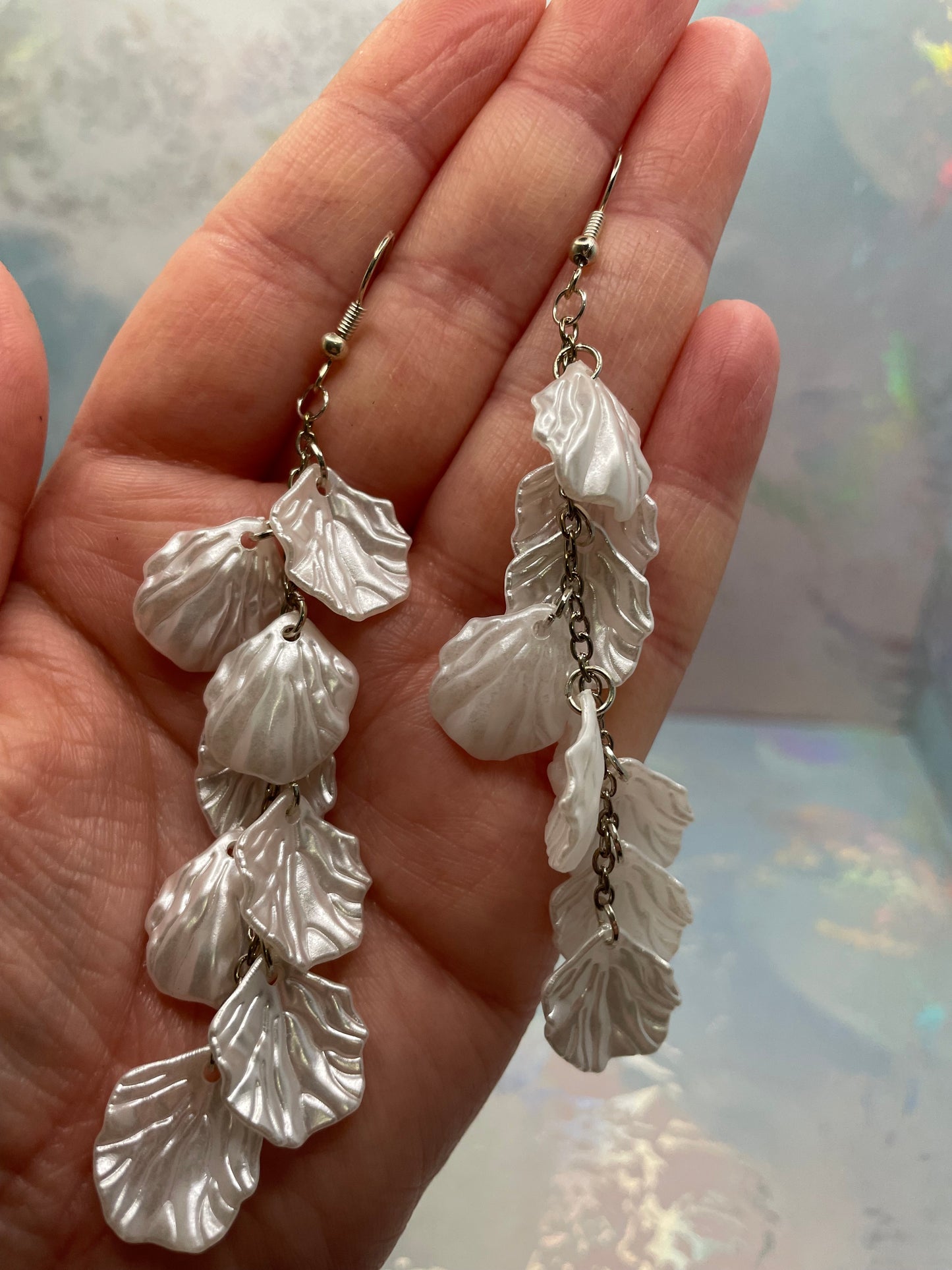 10.3cm-White Flower Petal Acrylic Dangle Earrings with a blurred background