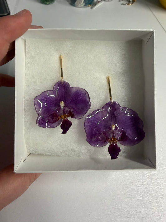 Boucles d’oreilles fleur d’orchidée mauve