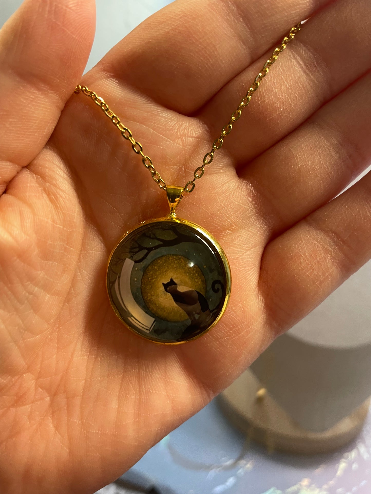 Collier Chat Scène Mystique (Fini Doré) 