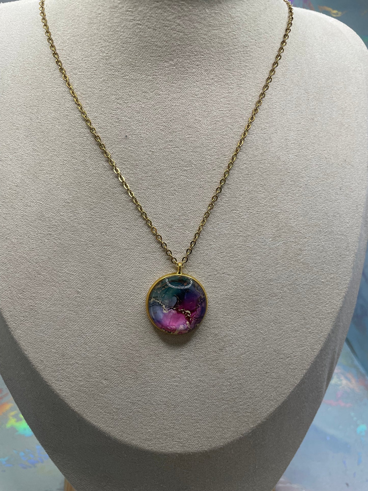 Collier cabochon marbré rose (finition dorée)Acier Inoxydable+Sans Nickel