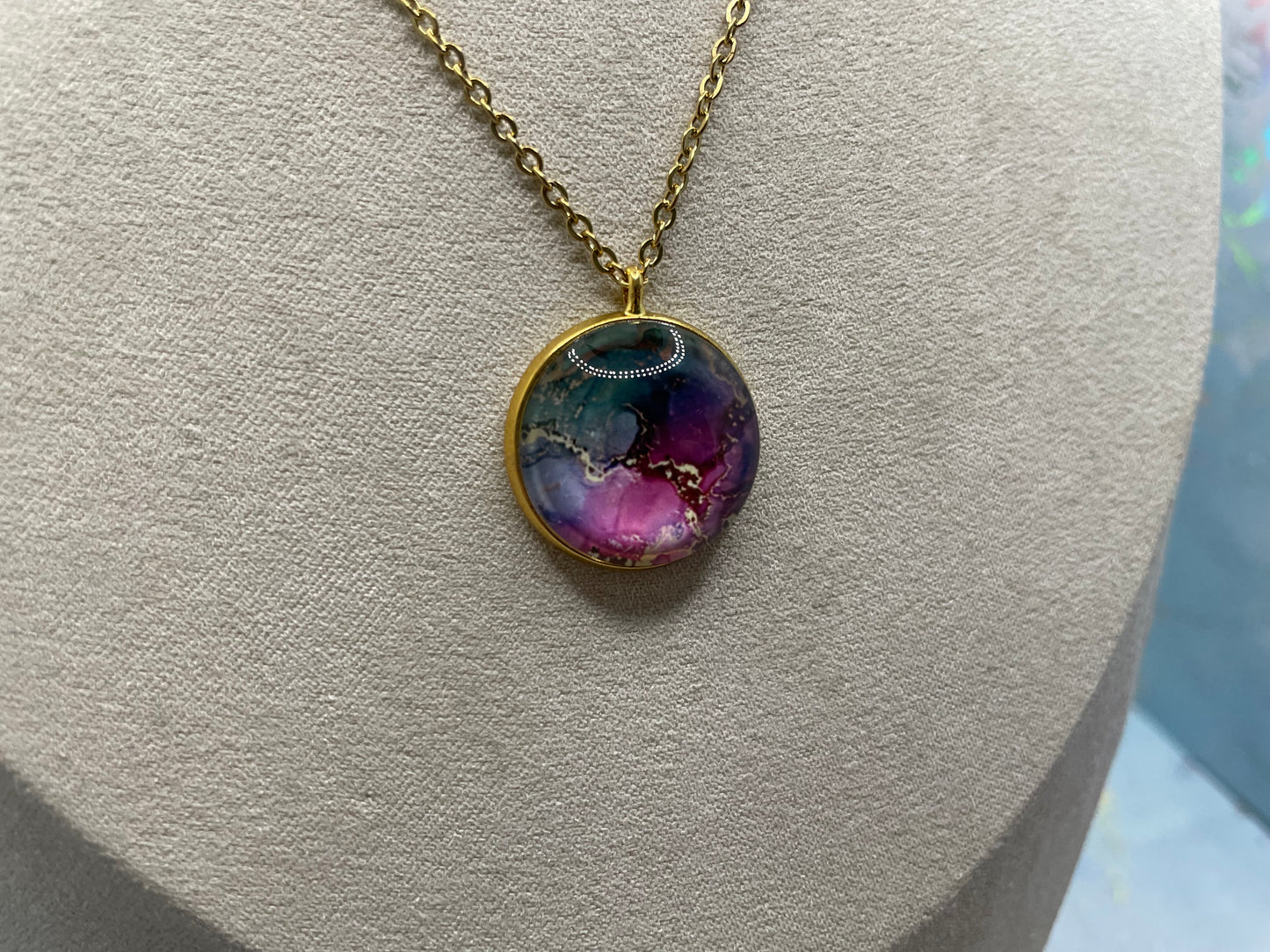 Collier cabochon marbré rose (finition dorée)Acier Inoxydable+Sans Nickel