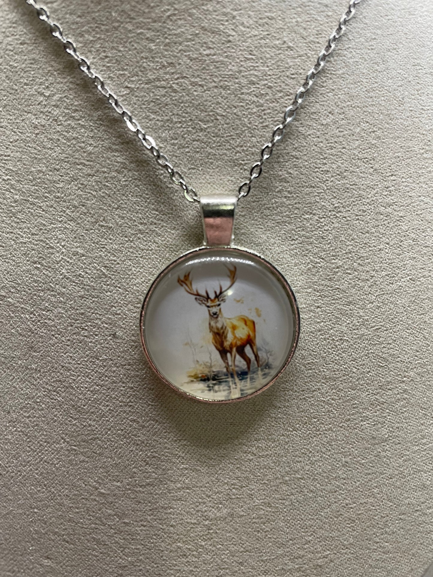 Collier Cabochon Chevreuil (Finition Argent)-Acier Inoxydable+ Sans Nickel